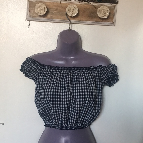 Brandy Melville Tops - Brandy Melville off the shoulder crop